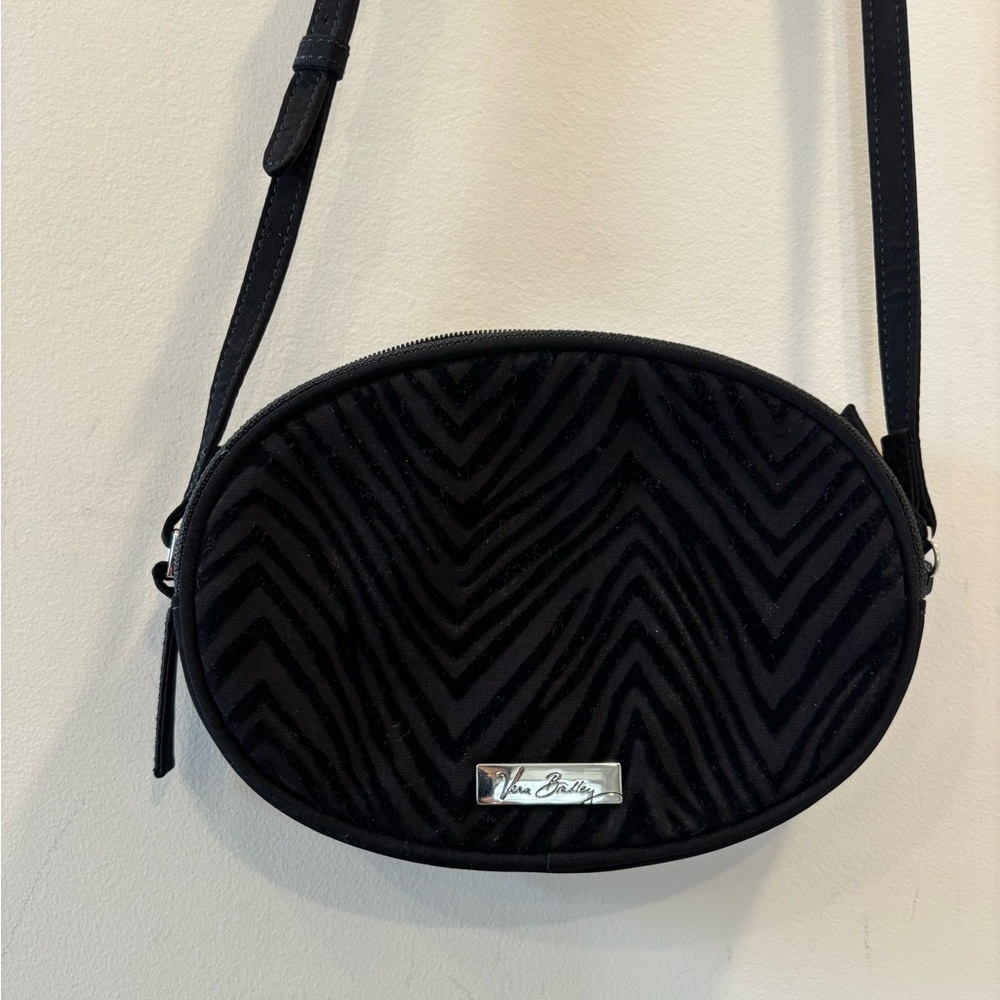 Vera Bradley Classic Crossbody Black Zebra Flock Oval Bag - Picture 2 of 12